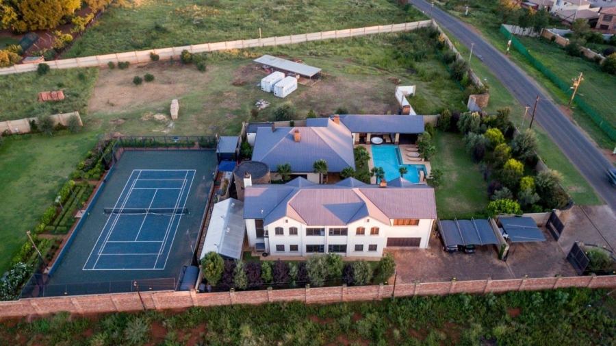 5 Bedroom Property for Sale in Van Der Hoff Park North West